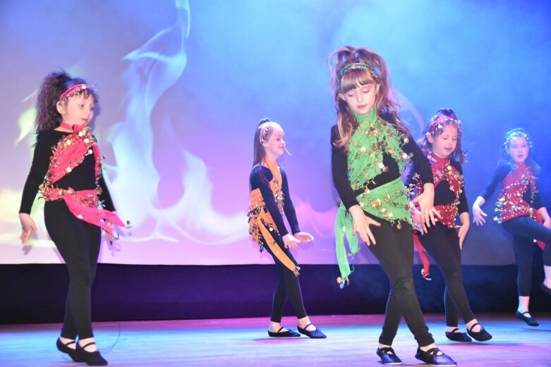  Dziecięca energia i kolor na scenie, czyli festiwal „Tańczący Brzdąc” 