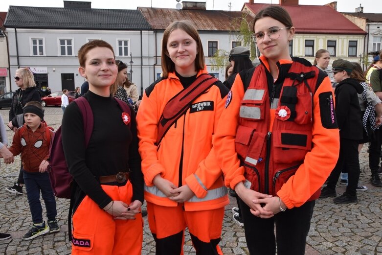  Dzień Flagi w Skierniewicach. To tutaj rozwinięto najdłuższą flagę w Łódzkiem 