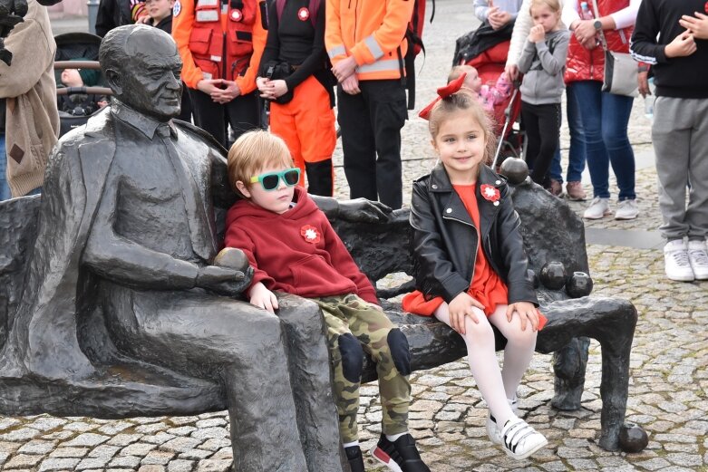  Dzień Flagi w Skierniewicach. To tutaj rozwinięto najdłuższą flagę w Łódzkiem 