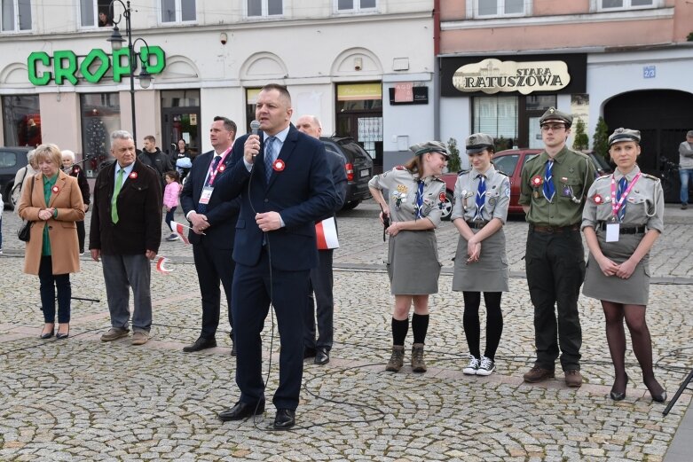  Dzień Flagi w Skierniewicach. To tutaj rozwinięto najdłuższą flagę w Łódzkiem 