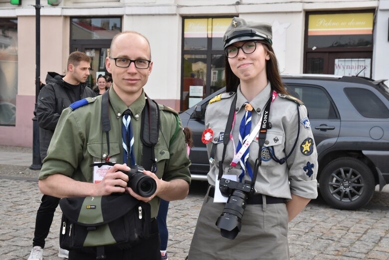  Dzień Flagi w Skierniewicach. To tutaj rozwinięto najdłuższą flagę w Łódzkiem 