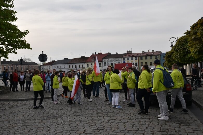  Dzień Flagi w Skierniewicach. To tutaj rozwinięto najdłuższą flagę w Łódzkiem 