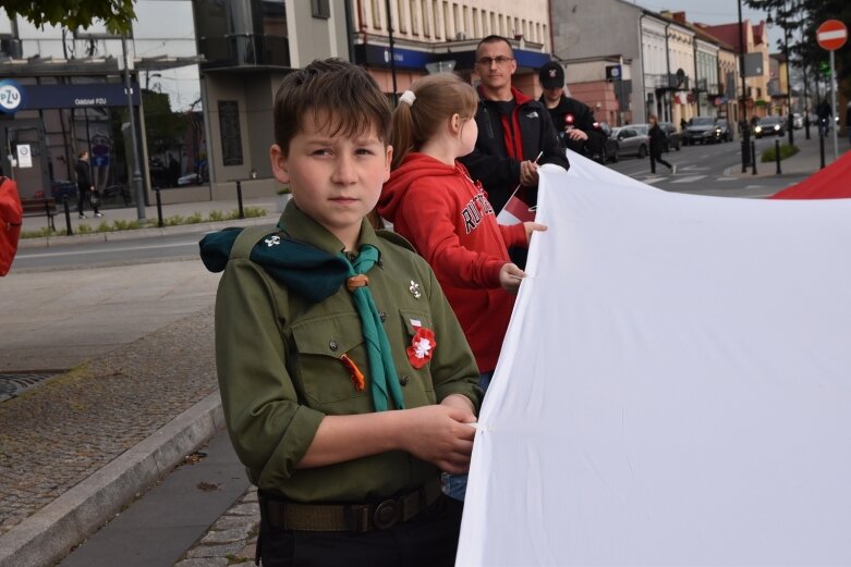  Dzień Flagi w Skierniewicach. To tutaj rozwinięto najdłuższą flagę w Łódzkiem 