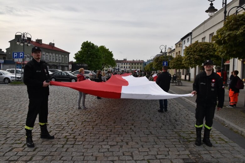  Dzień Flagi w Skierniewicach. To tutaj rozwinięto najdłuższą flagę w Łódzkiem 