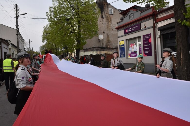  Dzień Flagi w Skierniewicach. To tutaj rozwinięto najdłuższą flagę w Łódzkiem 