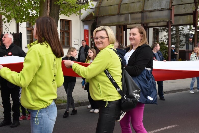  Dzień Flagi w Skierniewicach. To tutaj rozwinięto najdłuższą flagę w Łódzkiem 