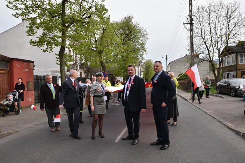  Dzień Flagi w Skierniewicach. To tutaj rozwinięto najdłuższą flagę w Łódzkiem 