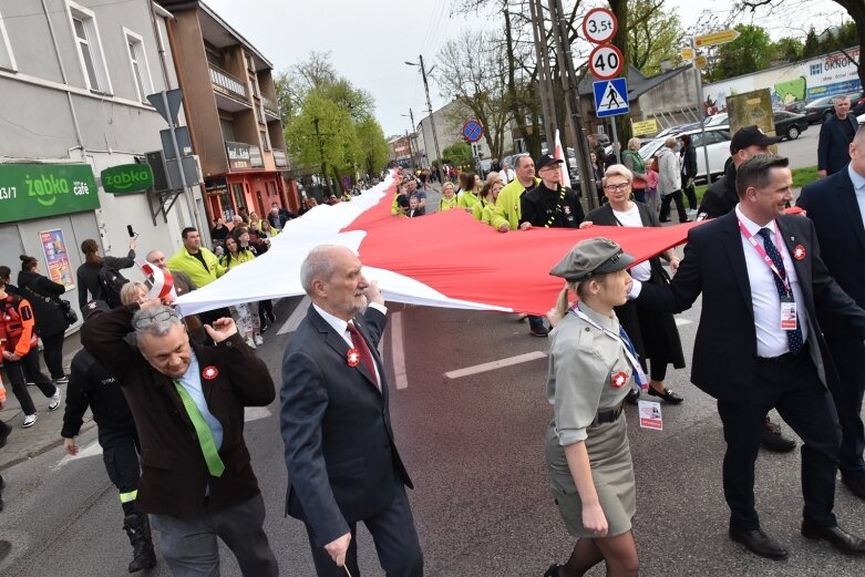  Dzień Flagi w Skierniewicach. To tutaj rozwinięto najdłuższą flagę w Łódzkiem 