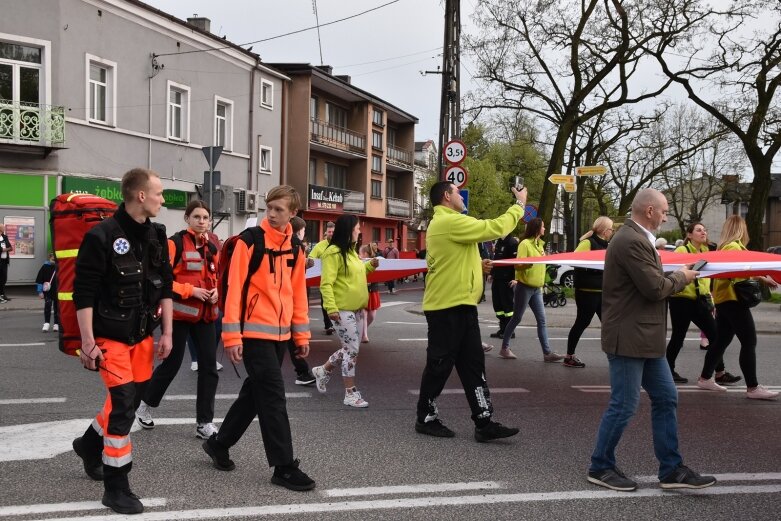  Dzień Flagi w Skierniewicach. To tutaj rozwinięto najdłuższą flagę w Łódzkiem 