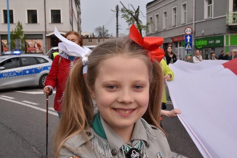  Dzień Flagi w Skierniewicach. To tutaj rozwinięto najdłuższą flagę w Łódzkiem 