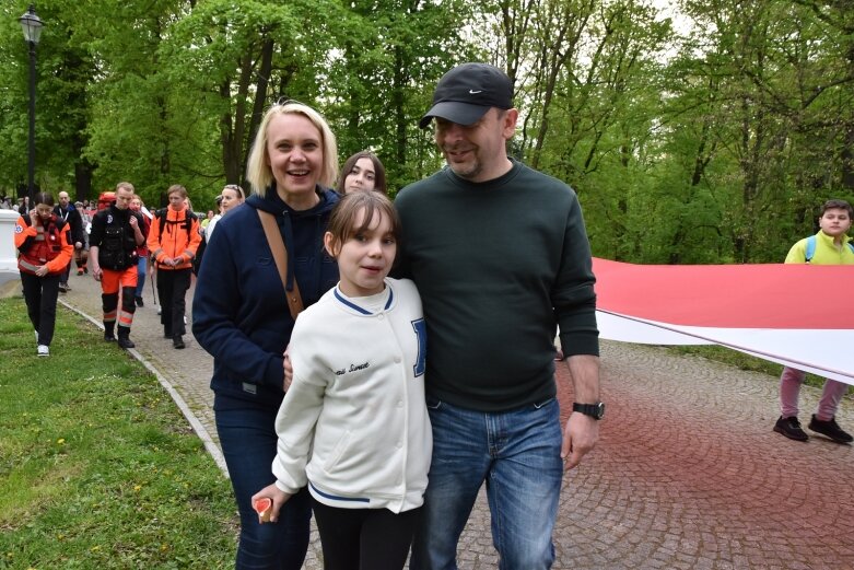  Dzień Flagi w Skierniewicach. To tutaj rozwinięto najdłuższą flagę w Łódzkiem 