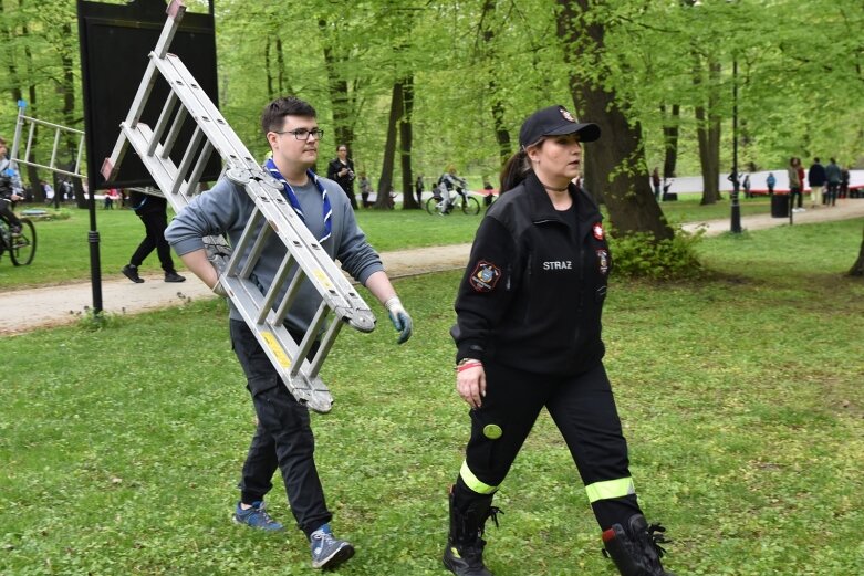  Dzień Flagi w Skierniewicach. To tutaj rozwinięto najdłuższą flagę w Łódzkiem 