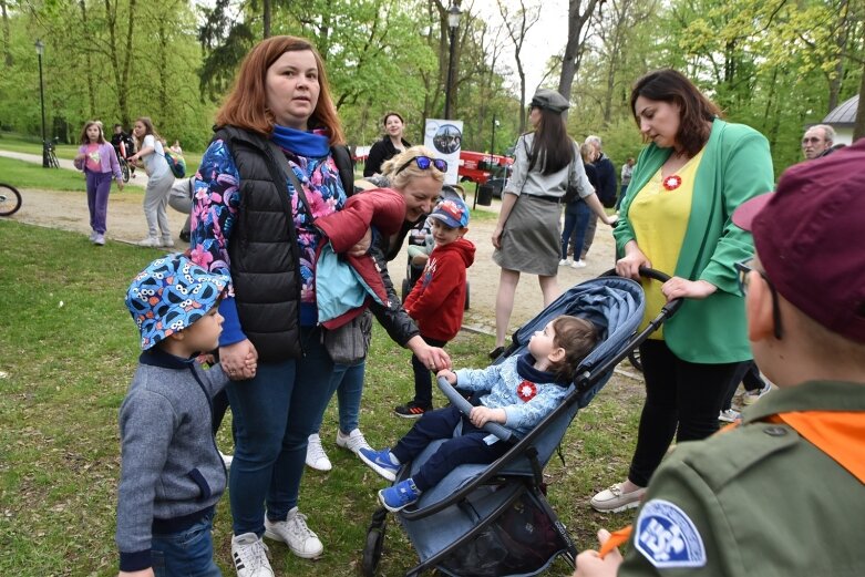  Dzień Flagi w Skierniewicach. To tutaj rozwinięto najdłuższą flagę w Łódzkiem 