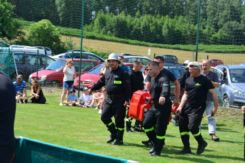  Emocje większe niż na meczu piłkarskim. Zawody strażackie w Wołuczy. Zdjęcia i VIDEO 