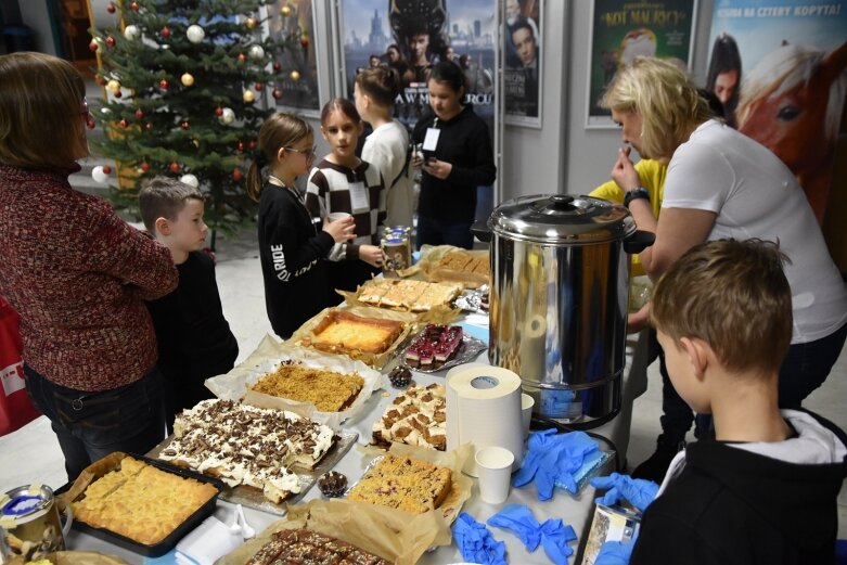  Grali dla psiaków i kociaków, zachęcali do ich adopcji 