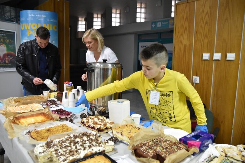  Grali dla psiaków i kociaków, zachęcali do ich adopcji 