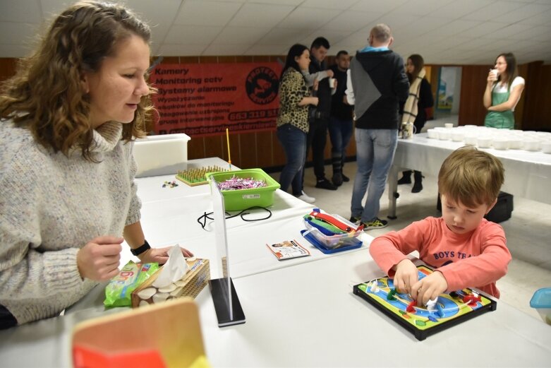  Grali dla psiaków i kociaków, zachęcali do ich adopcji 