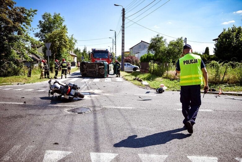  Groźny wypadek, nieprzejezdne skrzyżowanie ulic Kościuszki, Makowskiej i Nowomiejskiej 