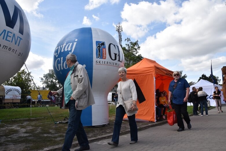 Gwarnie i kolorowo. Ulice tętnią życiem  