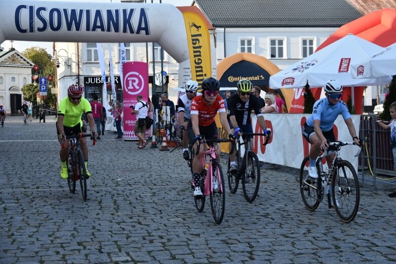  Gwiazdy kolarstwa w Skierniewicach. Trwa Wyścig Trzech Lilii 