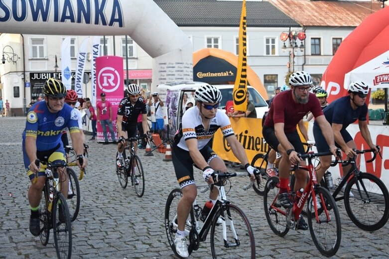  Gwiazdy kolarstwa w Skierniewicach. Trwa Wyścig Trzech Lilii 