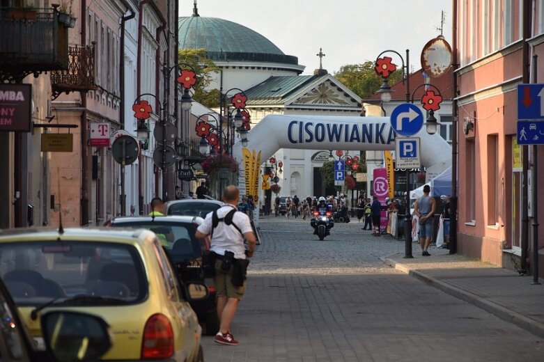  Gwiazdy kolarstwa w Skierniewicach. Trwa Wyścig Trzech Lilii 