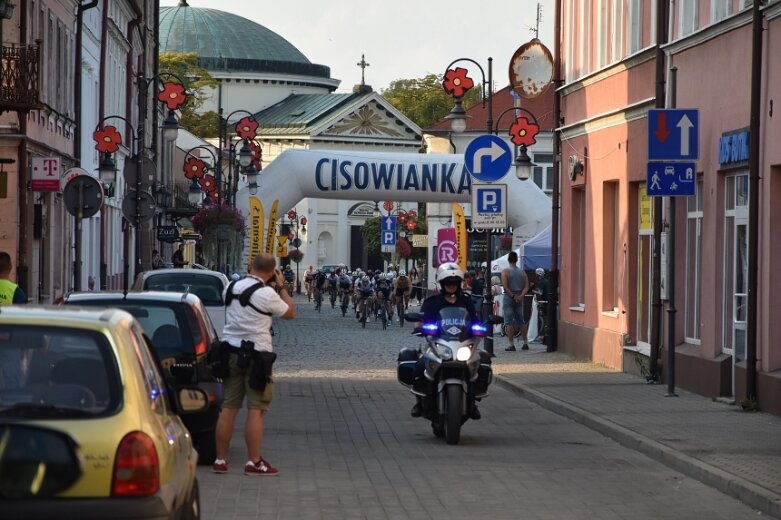  Gwiazdy kolarstwa w Skierniewicach. Trwa Wyścig Trzech Lilii 