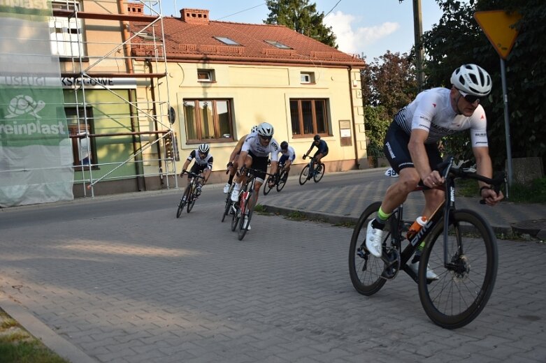  Gwiazdy kolarstwa w Skierniewicach. Trwa Wyścig Trzech Lilii 