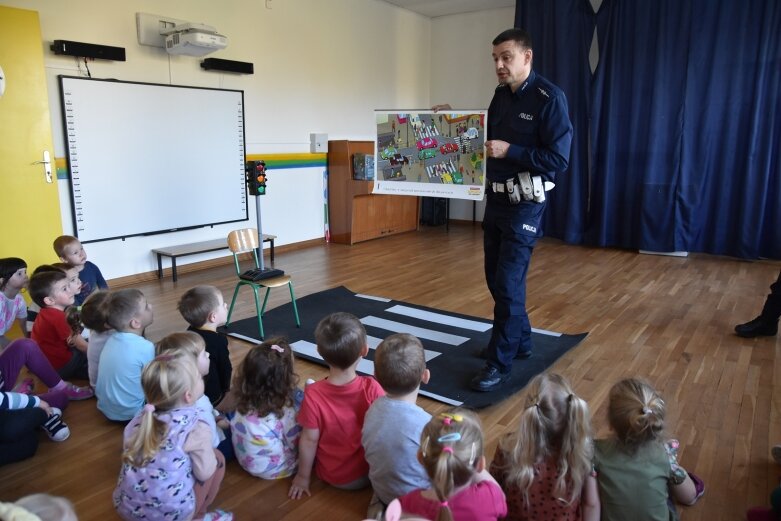  Jak być bezpiecznym na drodze – lekcja z policjantem 