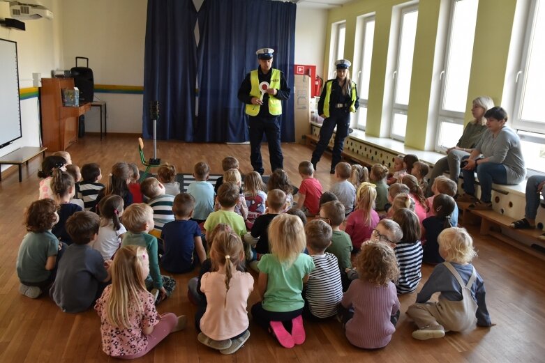  Jak być bezpiecznym na drodze – lekcja z policjantem 