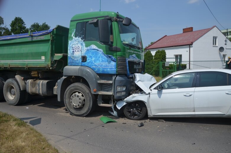  Jechał po angielsku, wjechał wprost pod ciężarówkę 