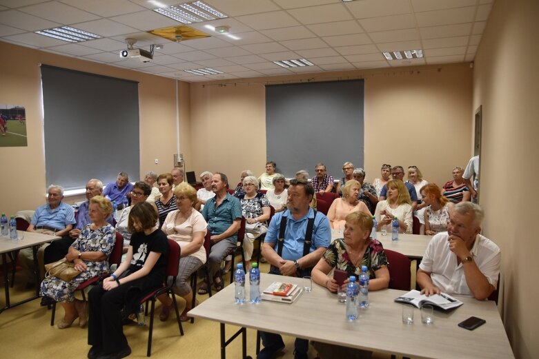  Już jest! Książka ze wspomnieniami o Rawencie 