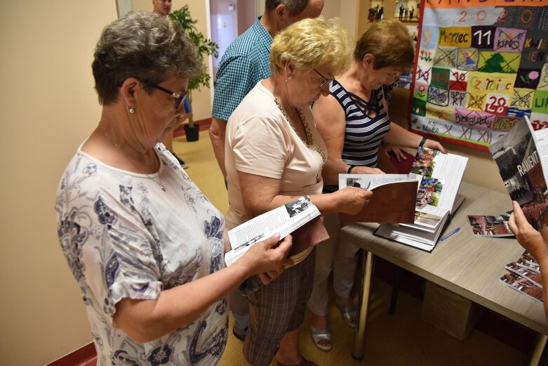  Już jest! Książka ze wspomnieniami o Rawencie 