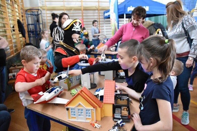  Karnawałowe pląsy na zakończenie ferii 