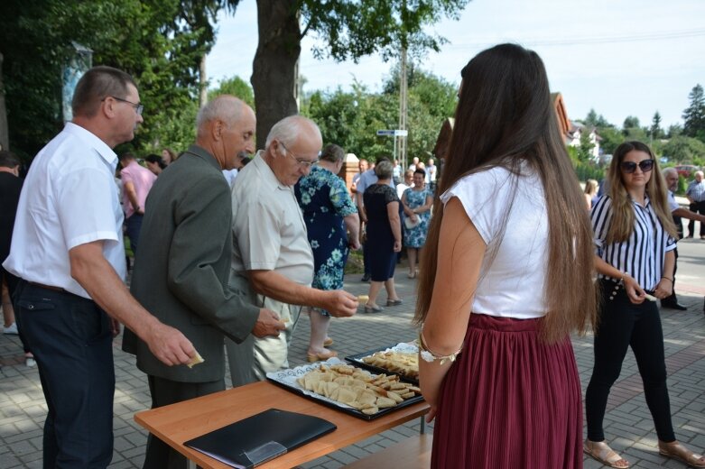  Każdy spróbował dożynkowego chleba 