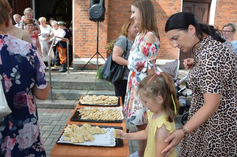  Każdy spróbował dożynkowego chleba 