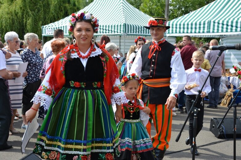  Każdy spróbował dożynkowego chleba 