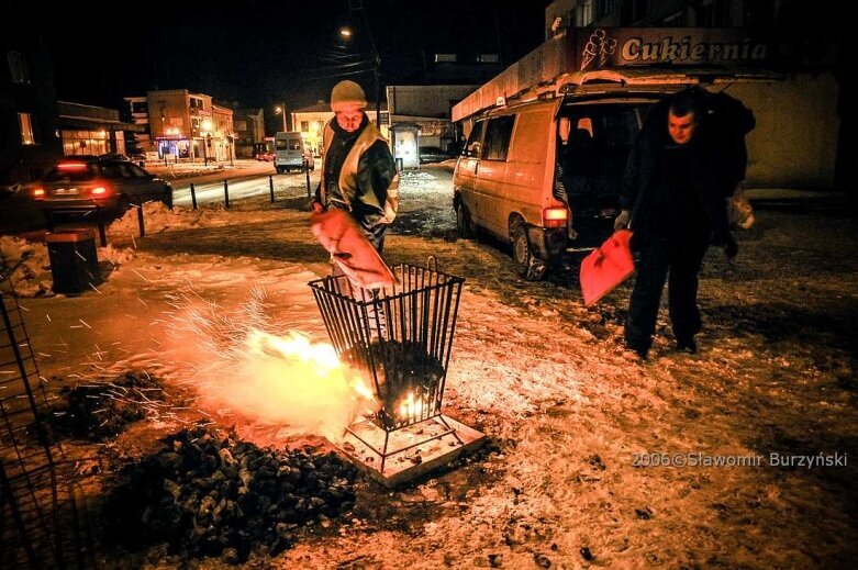  Koksowniki na ulicach Skierniewic – takie były kiedyś mrozy [ZDJĘCIA] 