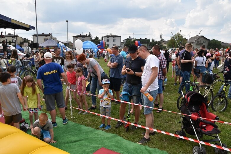  Kolorowa zabawa na zalewem w Skierniewicach 