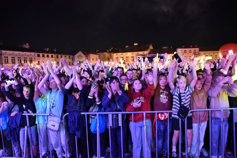  Kubańczyk i Smolasty zainaugurowali muzyczną scenę w rynku  