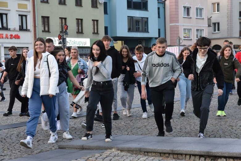  Kubańczyk i Smolasty zainaugurowali muzyczną scenę w rynku  