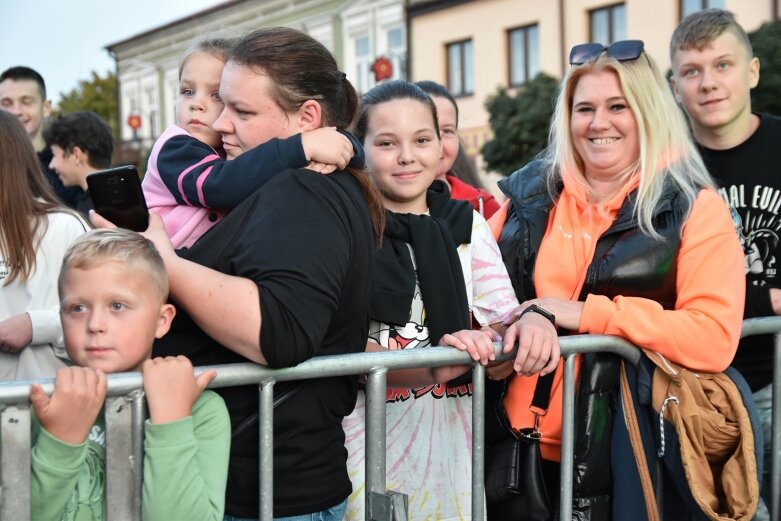  Kubańczyk i Smolasty zainaugurowali muzyczną scenę w rynku  