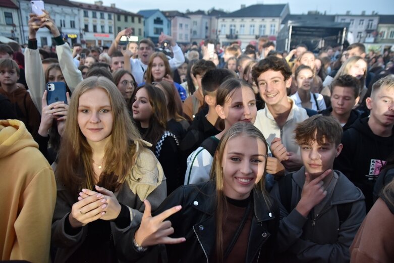  Kubańczyk i Smolasty zainaugurowali muzyczną scenę w rynku  