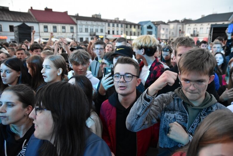  Kubańczyk i Smolasty zainaugurowali muzyczną scenę w rynku  