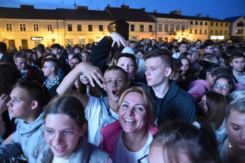  Kubańczyk i Smolasty zainaugurowali muzyczną scenę w rynku  