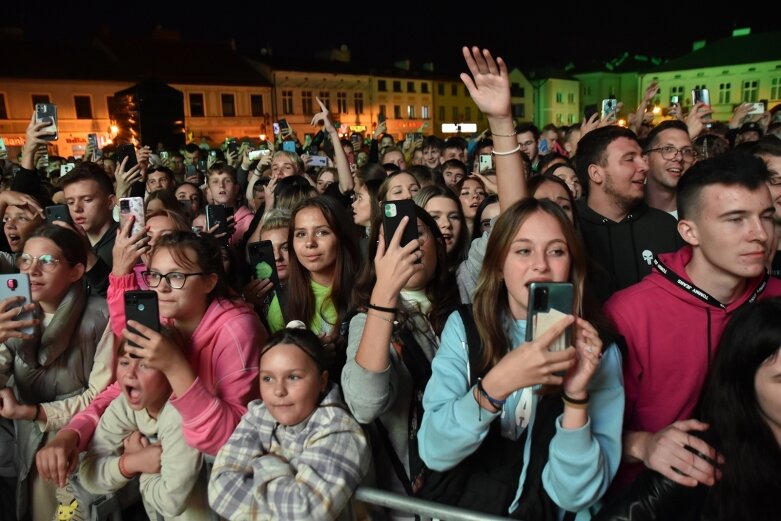  Kubańczyk i Smolasty zainaugurowali muzyczną scenę w rynku  