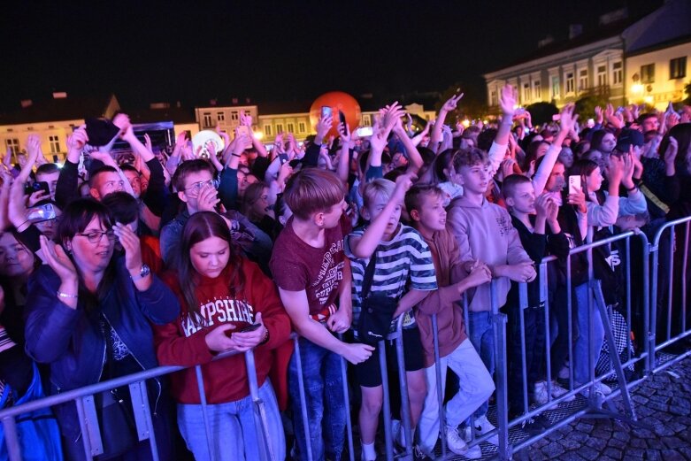  Kubańczyk i Smolasty zainaugurowali muzyczną scenę w rynku  