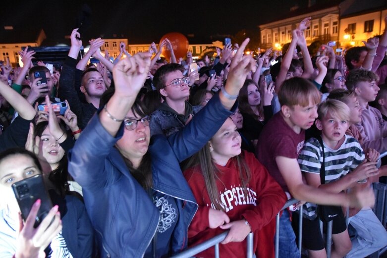  Kubańczyk i Smolasty zainaugurowali muzyczną scenę w rynku  