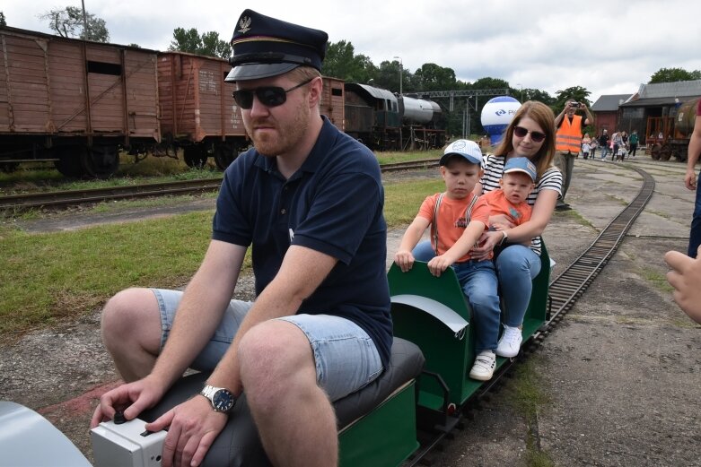  Lato z parowozami. Ponad tysiąc gości na kolejowym pikniku 