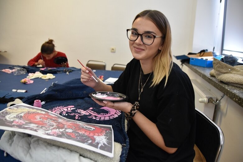  Maja od mody i stylu uczy przerabiać ubrania 